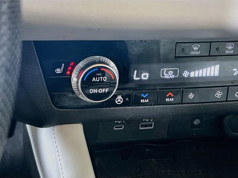 Used 2023 Mitsubishi Outlander SEL AWD/4WD image 19