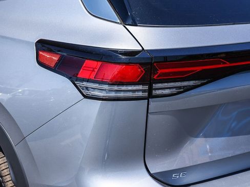 New 2025 Volkswagen Tiguan SE image 13