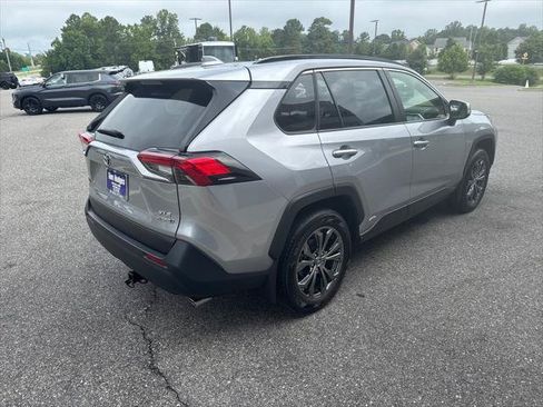 Used 2022 Toyota RAV4 XLE Premium AWD/4WD image 4
