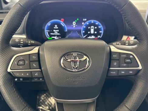 Used 2025 Toyota Sienna Platinum FWD image 26