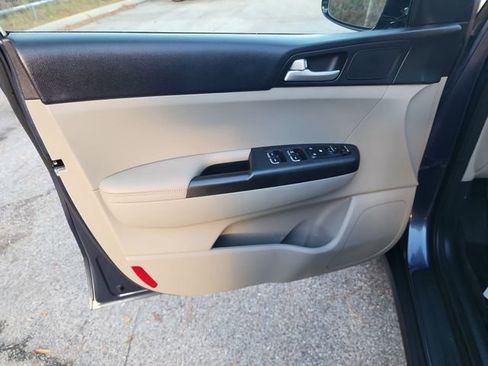 Used 2020 Kia Sportage LX w/ LX Popular Package image 9