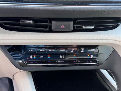 Used 2023 Buick Envision Avenir image 18