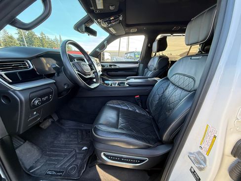 Used 2023 Jeep Grand Wagoneer Series III w/ HD Trailer Tow Package image 7