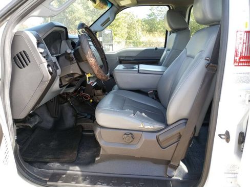 Used 2011 Ford F350 XL w/ Camper Pkg image 10