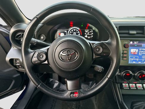Used 2022 Toyota GR86 w/ ALL Weather Mat Package (TMS) RWD image 11