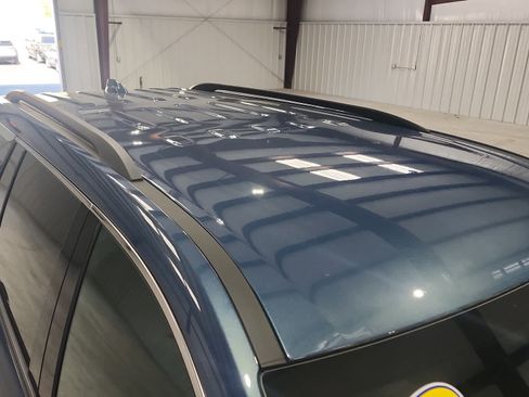 Used 2025 Chevrolet Traverse LT image 18