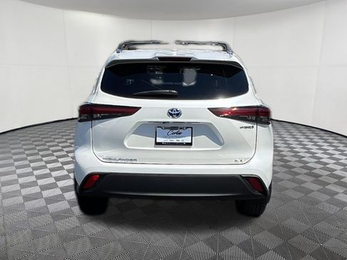 Used 2021 Toyota Highlander XLE AWD/4WD image 5