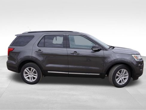 Certified 2018 Ford Explorer XLT w/ Equipment Group 202A image 2