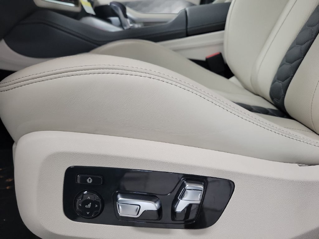 New 2026 BMW X5 M Competition w/ Executive Package AWD/4WD image 15