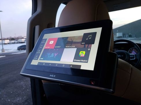 Used 2024 Kia Carnival LX image 15