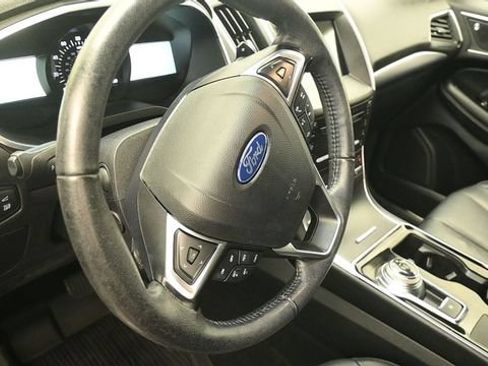 Certified 2019 Ford Edge Titanium w/ Cold Weather Package AWD/4WD image 15