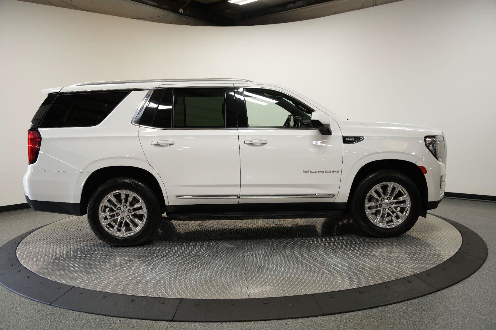 Certified 2024 GMC Yukon SLT AWD/4WD image 10