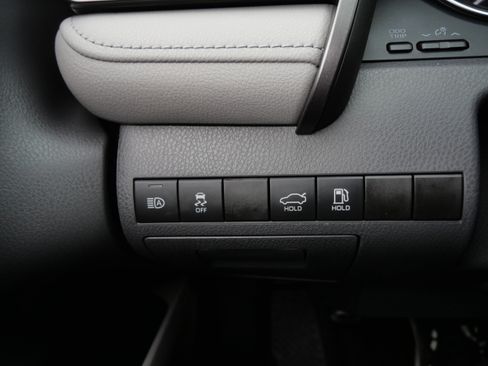 Certified 2020 Toyota Camry LE image 26