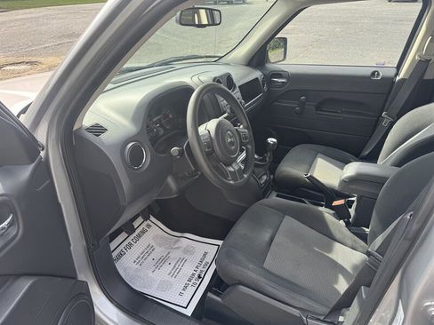 Used 2015 Jeep Patriot Sport w/ Tire & Wheel Group AWD/4WD image 10