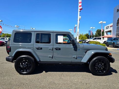 Used 2025 Jeep Wrangler Unlimited Sahara w/ Safety Group AWD/4WD image 7