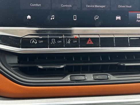 Used 2022 Jeep Compass Limited image 33