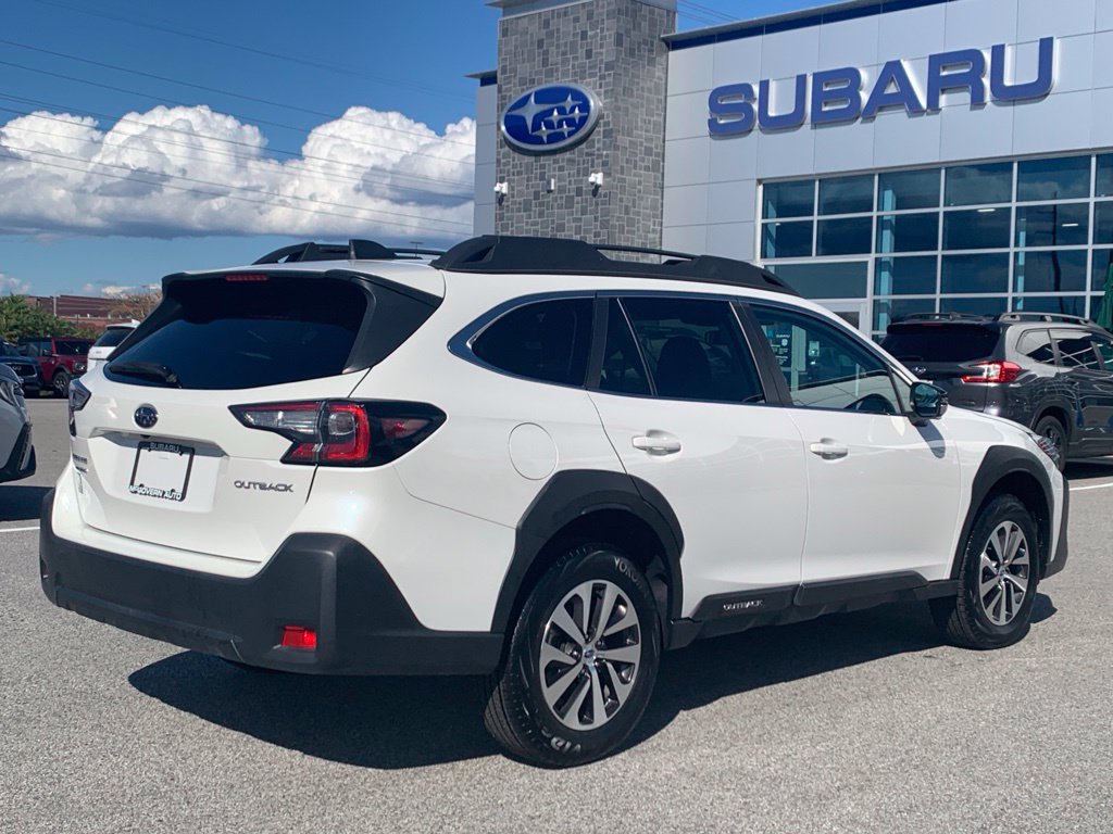 Used 2025 Subaru Outback Premium AWD/4WD image 7