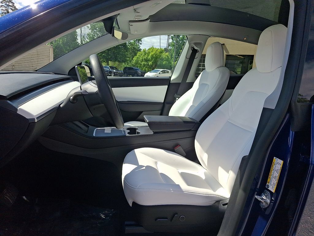 Used 2022 Tesla Model Y Long Range AWD/4WD image 13