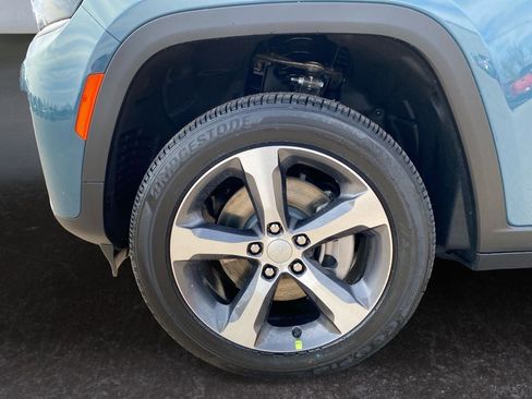 New 2026 Jeep Grand Cherokee L Limited w/ Trailer Tow Package AWD/4WD image 9