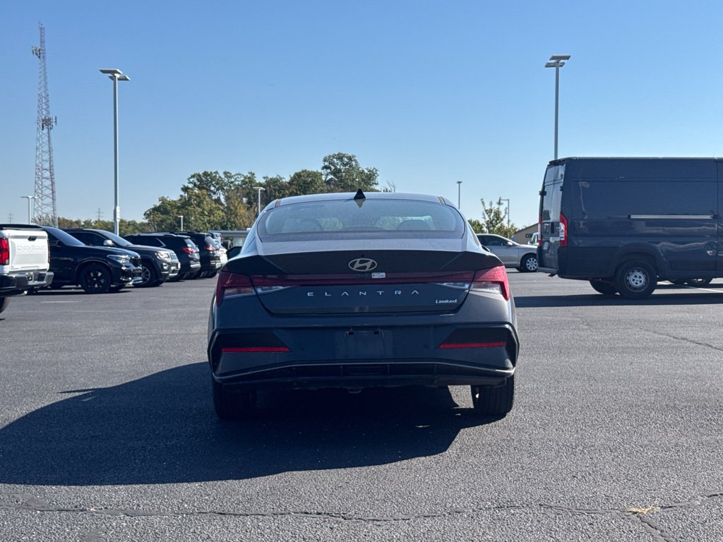 Used 2024 Hyundai Elantra Limited FWD image 4