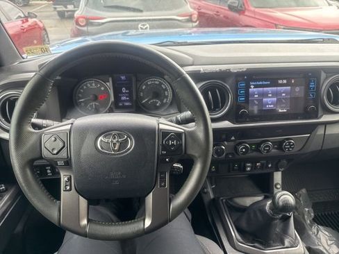 Used 2018 Toyota Tacoma TRD Off-Road w/ Technology Package image 7
