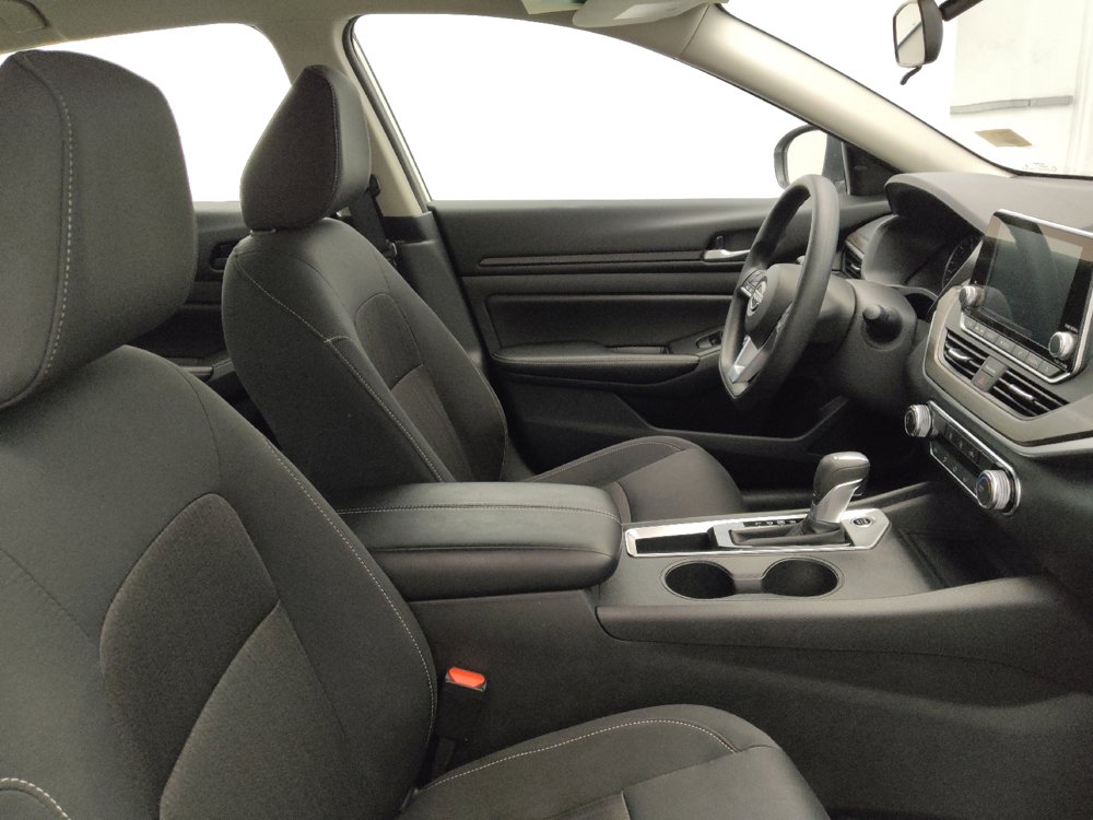 Used 2025 Nissan Altima 2.5 SV FWD image 21