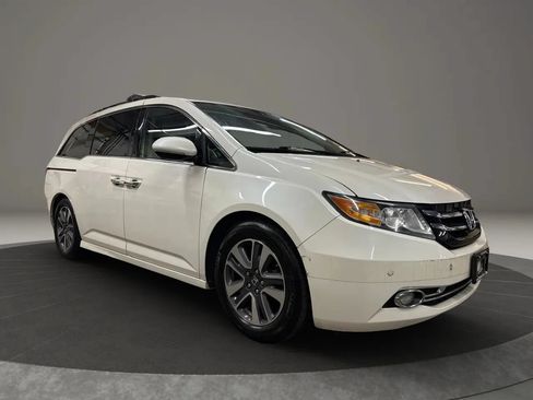 Used 2017 Honda Odyssey Touring image 2