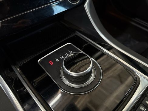 Used 2017 Jaguar XF Premium image 30