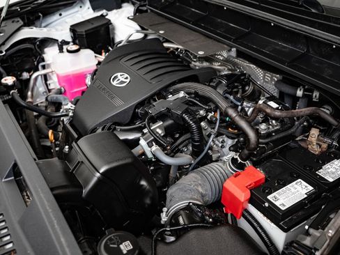 Used 2023 Toyota Highlander XLE AWD/4WD image 48