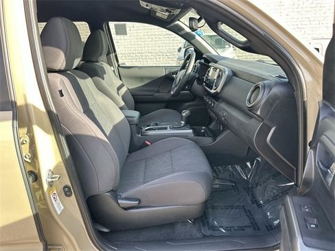Used 2018 Toyota Tacoma TRD Off-Road image 25