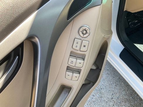 Used 2013 Hyundai Elantra GLS FWD image 9