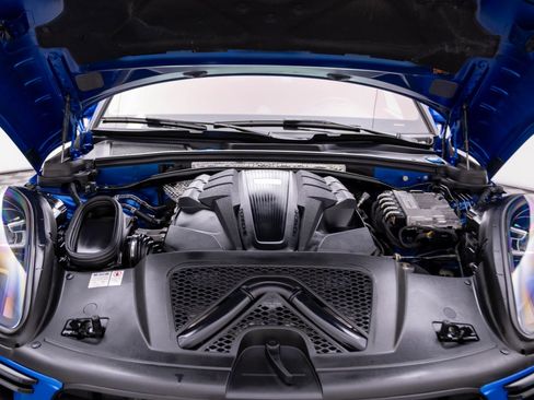 Certified 2021 Porsche Macan Turbo image 31