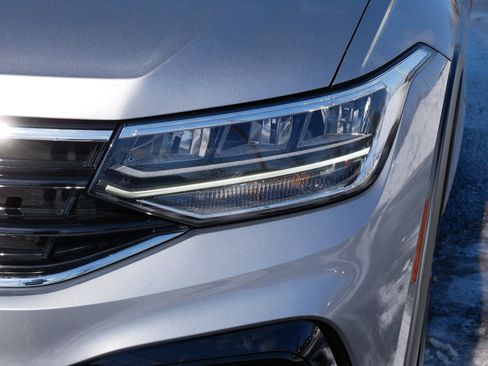 Certified 2022 Volkswagen Tiguan SE R-Line image 16