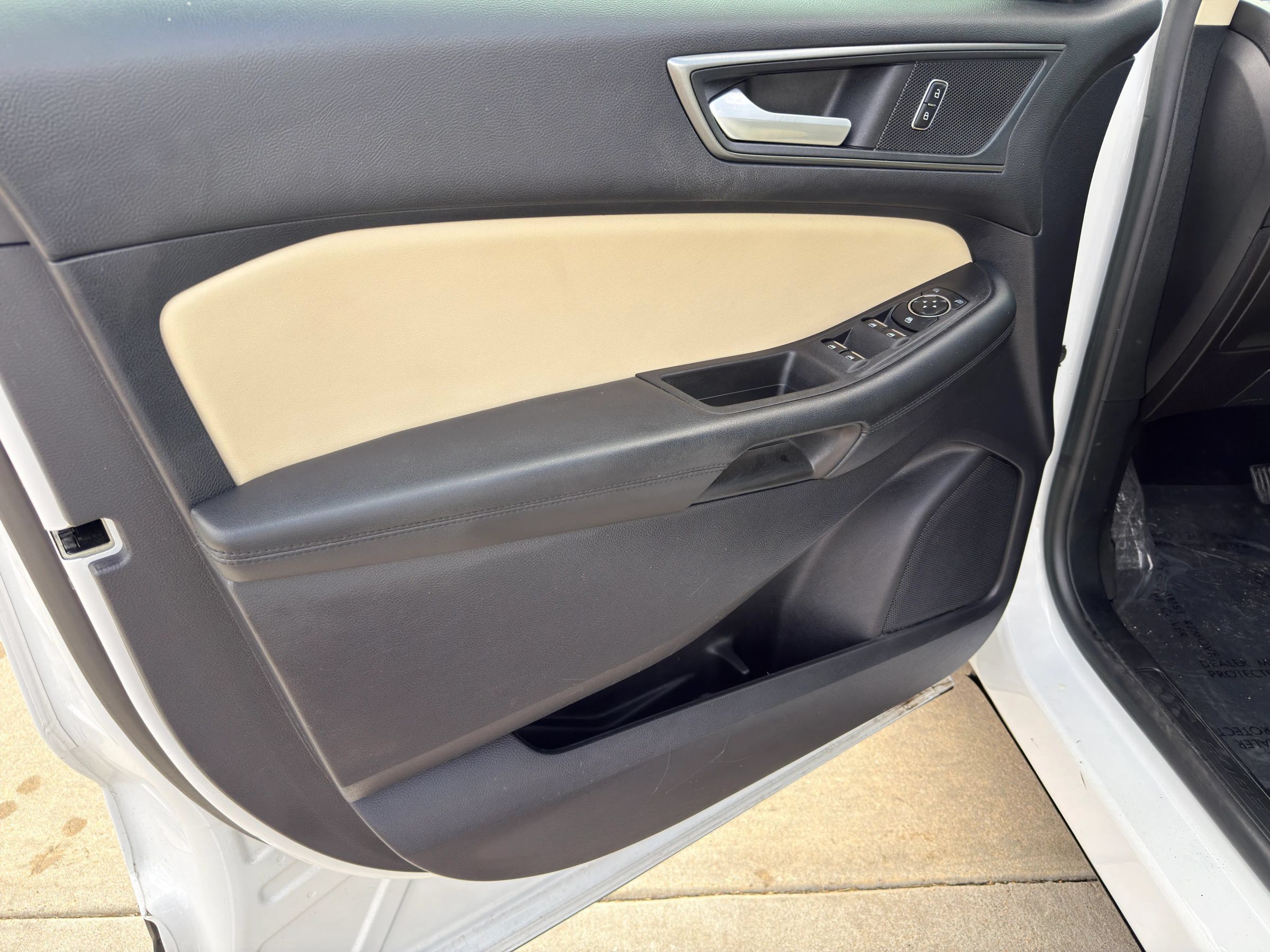 Used 2020 Ford Edge SE FWD image 24