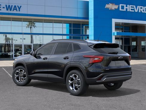 New 2026 Chevrolet Trax LT w/ Driver Confidence Package FWD image 8