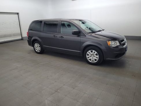 Used 2019 Dodge Grand Caravan SE w/ UConnect Hands-Free Group FWD image 11