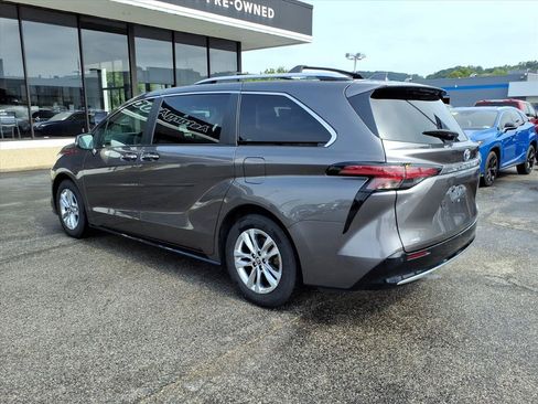 Used 2024 Toyota Sienna Limited AWD/4WD image 5