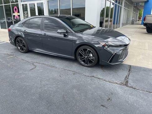 Used 2025 Toyota Camry XSE FWD image 4