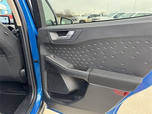 Used 2020 Ford Escape SE image 12