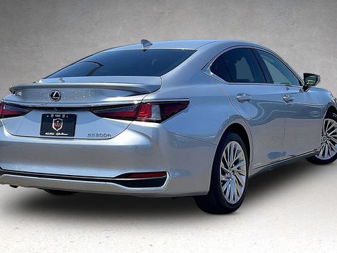 Used 2022 Lexus ES 300h w/ Accessory Package 2 FWD image 36