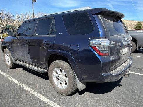 Used 2018 Toyota 4Runner SR5 Premium image 3