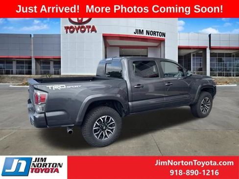 Used 2021 Toyota Tacoma TRD Sport w/ Technology Package RWD image 5