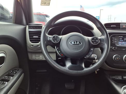 Used 2019 Kia Soul FWD image 16
