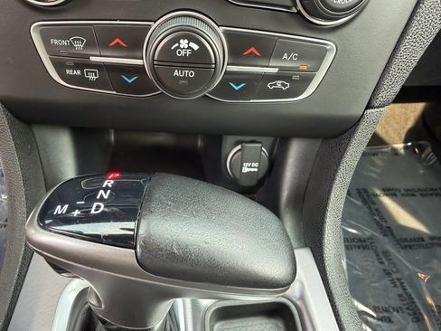 Used 2019 Dodge Charger SXT AWD/4WD image 27
