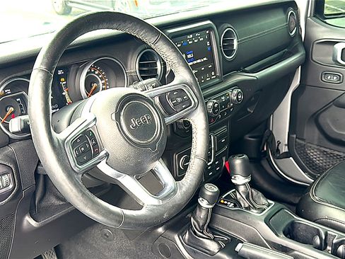 Used 2018 Jeep Wrangler Unlimited Sahara AWD/4WD image 12