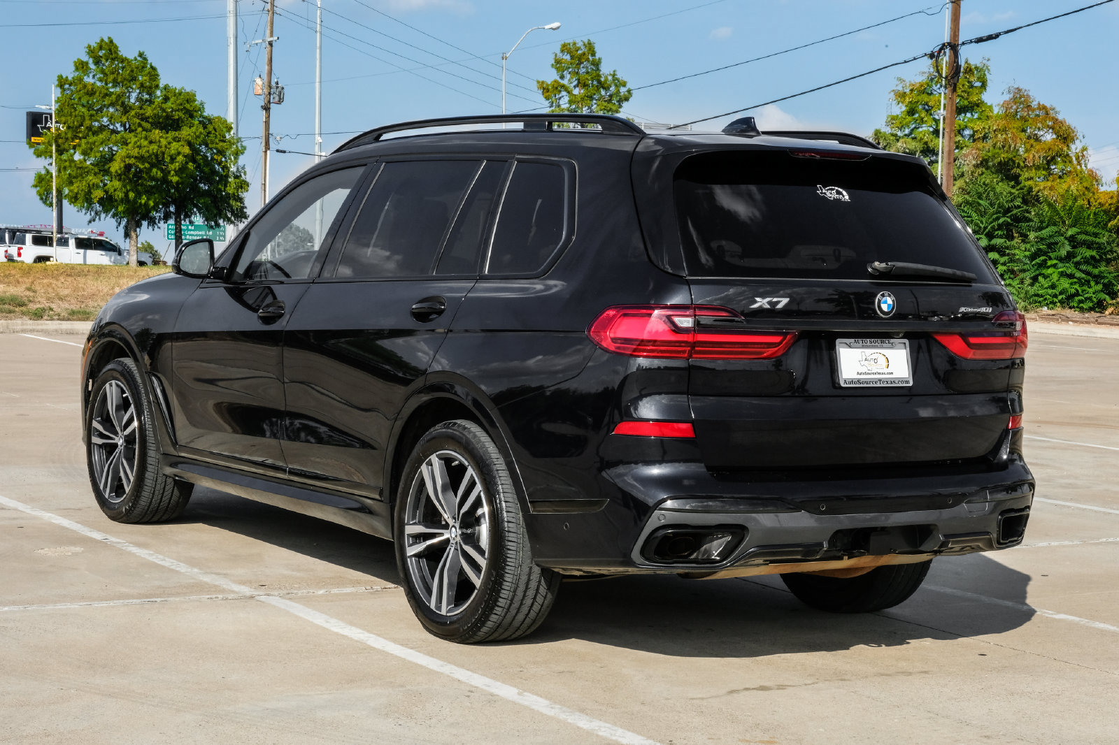 Used 2021 BMW X7 xDrive40i w/ M Sport Package AWD/4WD image 11
