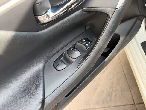 Used 2018 Nissan Altima 2.5 SV w/ 2.5 SV Technology Package FWD image 25