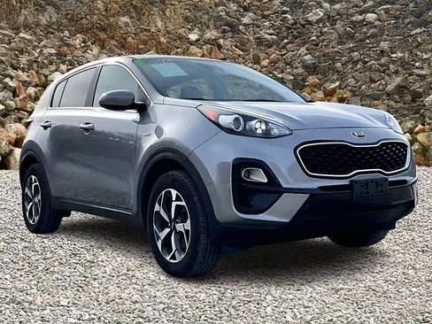 Used 2022 Kia Sportage LX image 9