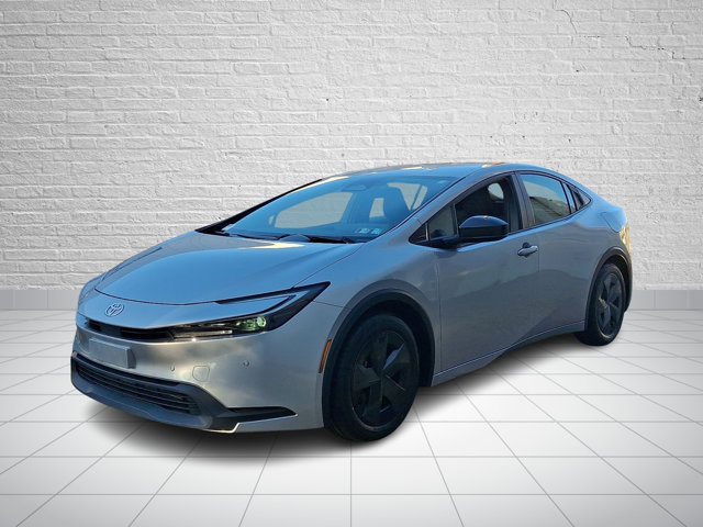 Used 2024 Toyota Prius LE FWD image 3
