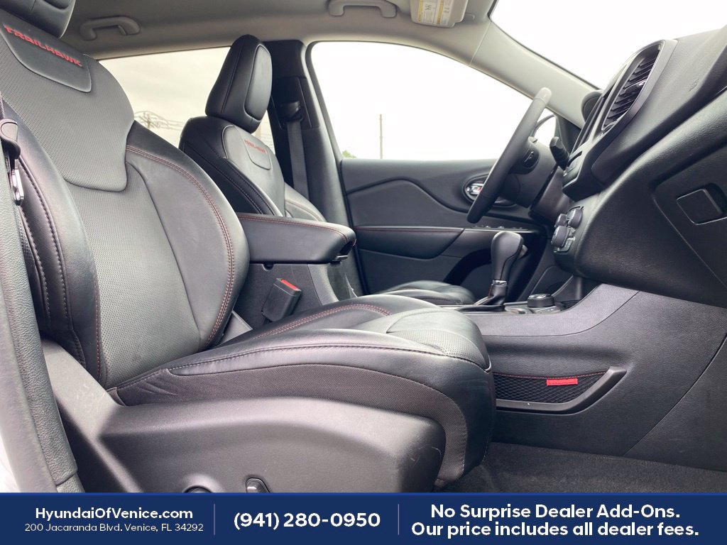 Used 2022 Jeep Cherokee Trailhawk w/ Premium Leather Package AWD/4WD image 17